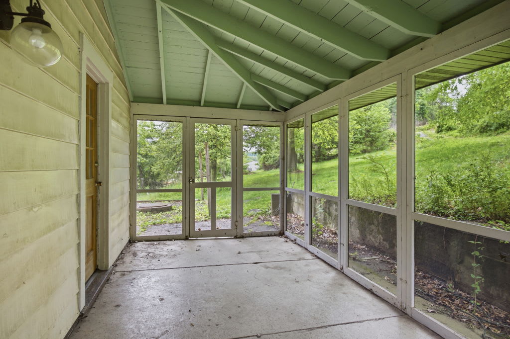 989 Brownstown Rd photo