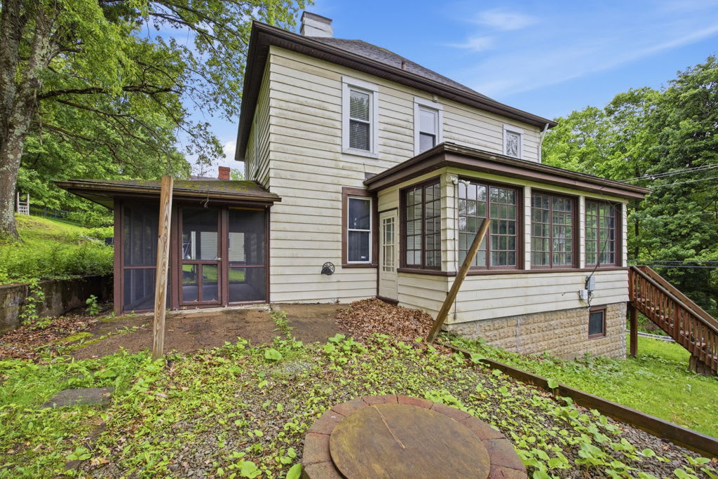989 Brownstown Rd photo