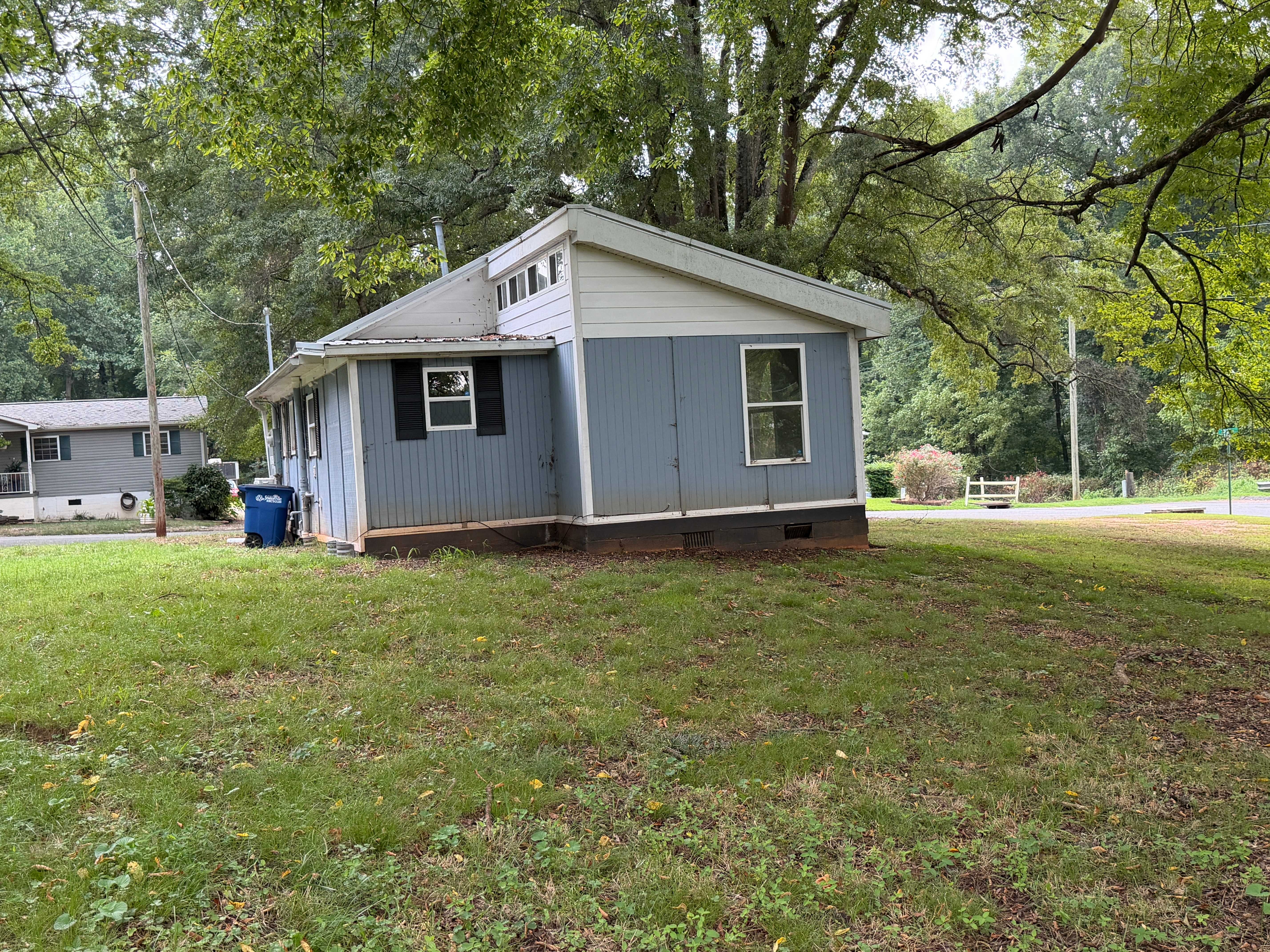 Photograph of 1442 School St, Statesville, NC 28677