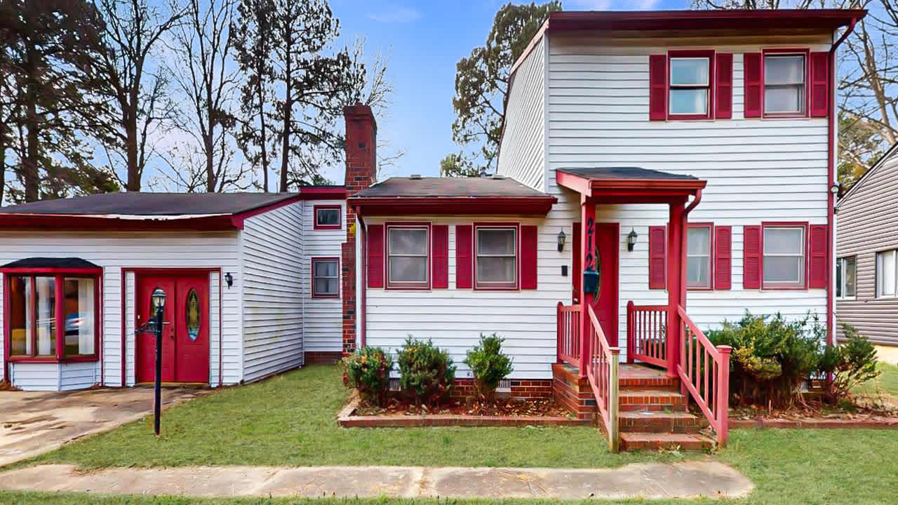 Photograph of 212 Woodbury Forrest Dr, Hampton, VA 23666