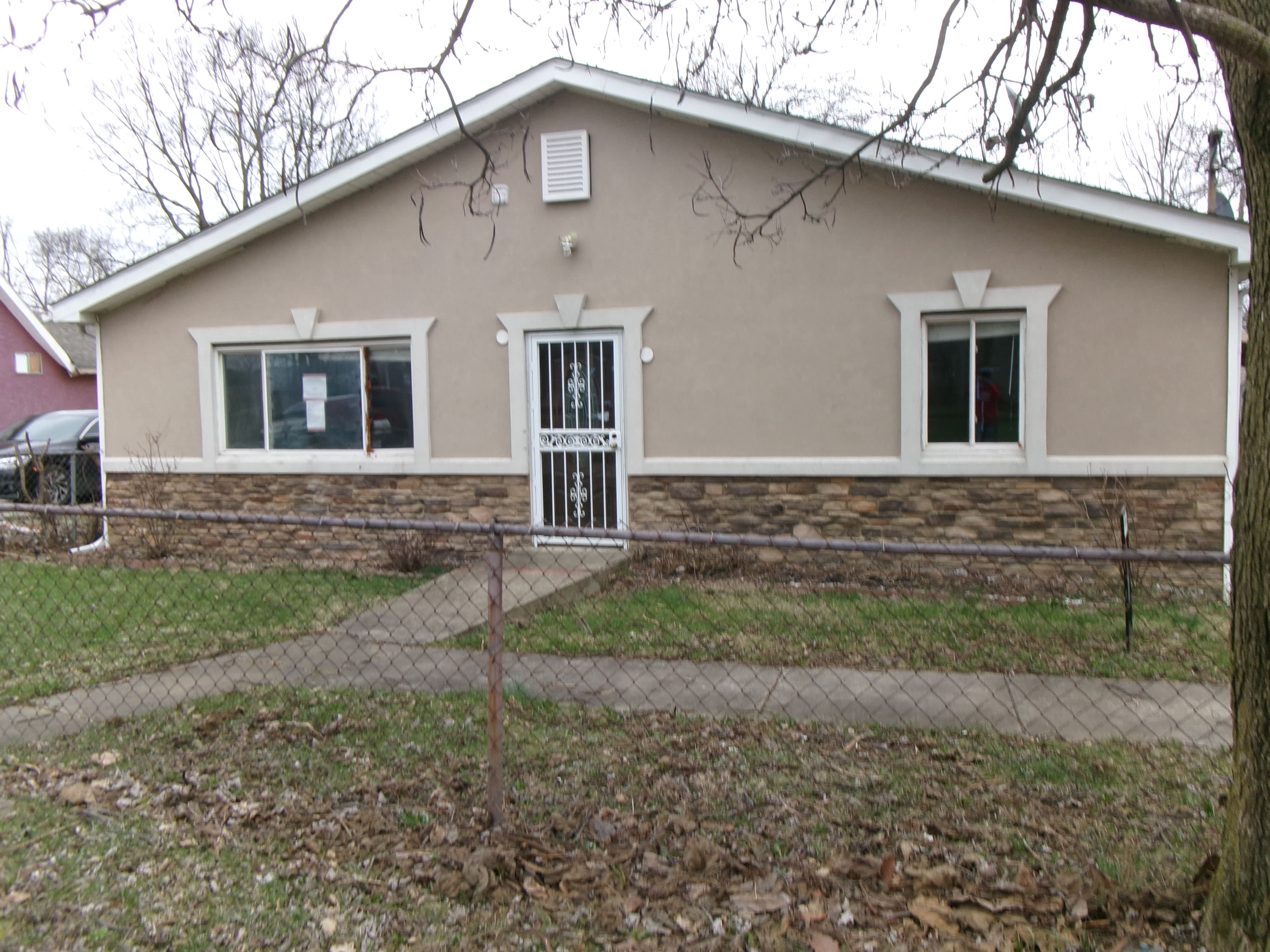 HUD Home — 546 Emmit Ave, Columbus, OH 43228 — photo 1