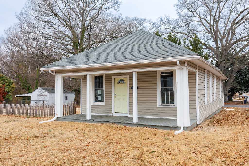HUD Home — 1201 W Broadway, Hopewell, VA 23860 — photo 1