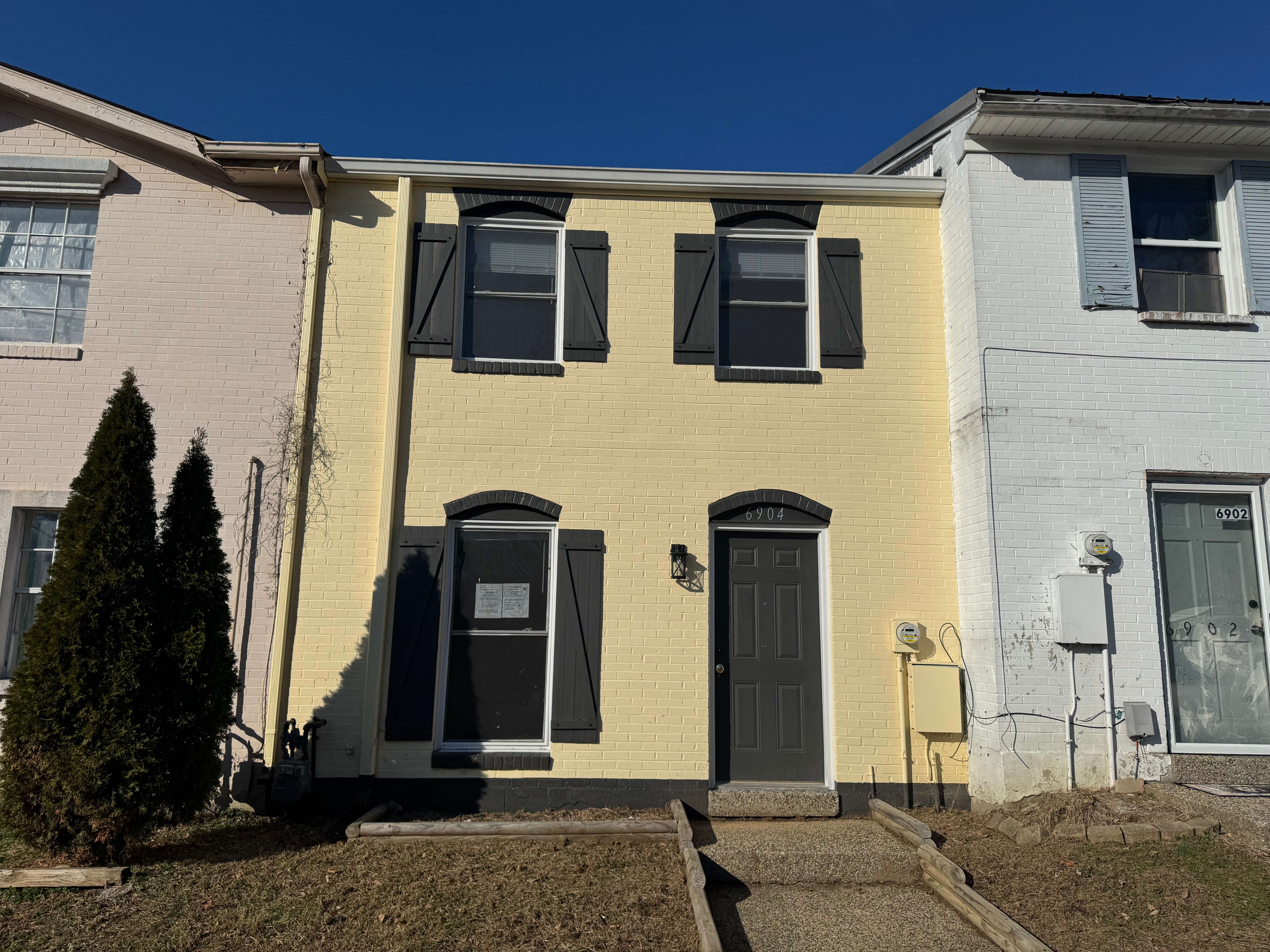 HUD Home — 6904 Holly Lake Dr, Louisville, KY 40291 — photo 1