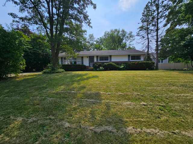 HUD Home — 1004 Jenkisson Ave, Lake Bluff, IL 60044 — photo 1