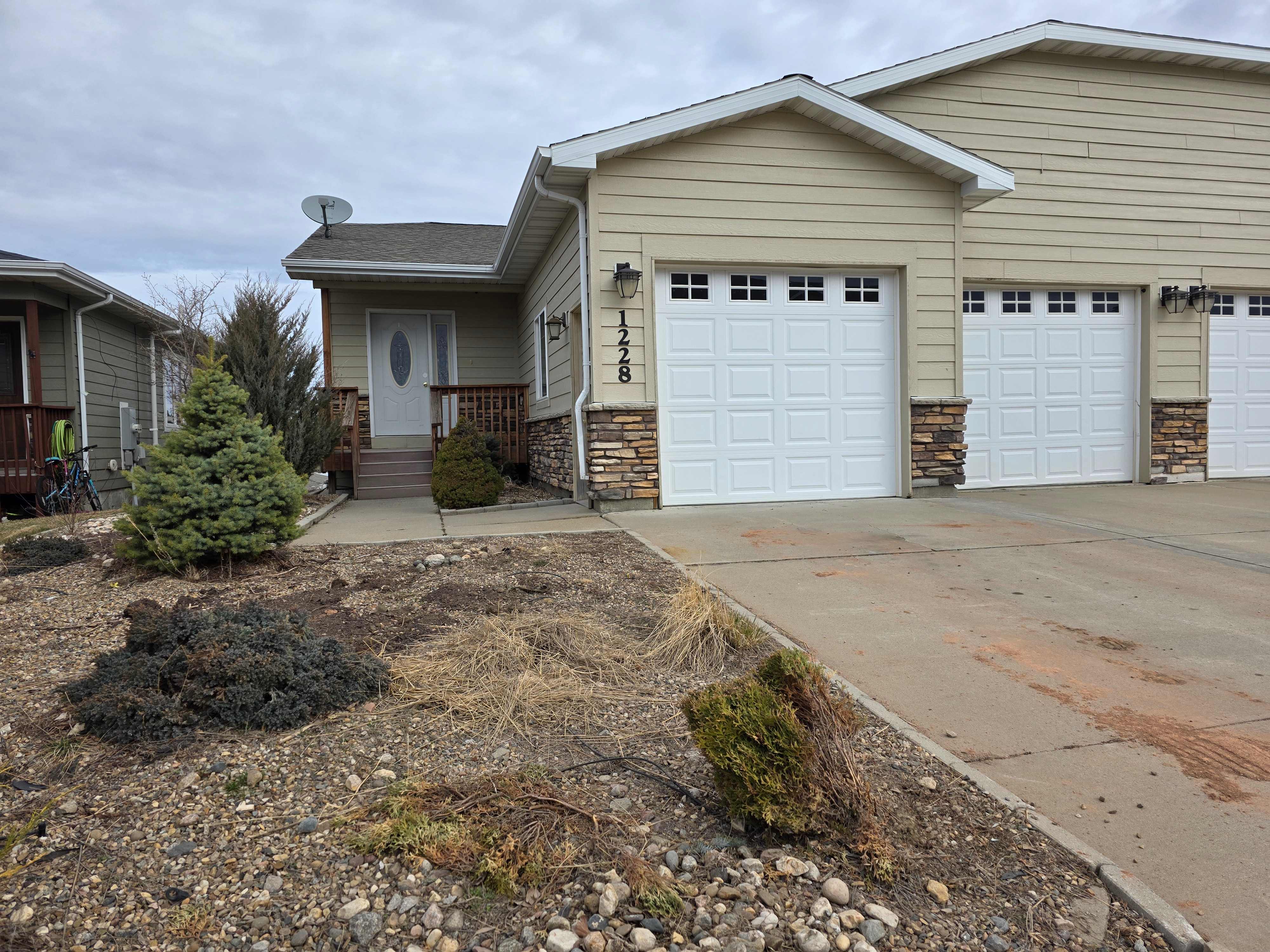 HUD Home — 1228 23rd St W, Dickinson, ND 58601 — photo 1