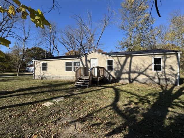 HUD Home — 601 E Floral St, Nevada, MO 64772 — photo 1