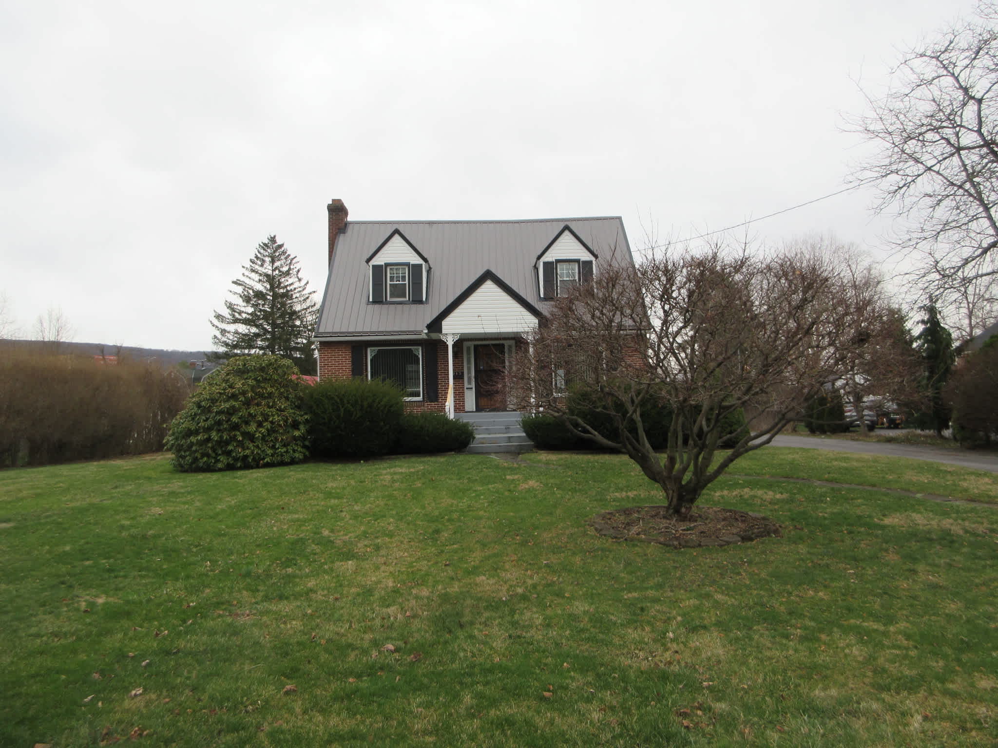 HUD Home — 213 Milton Ave, Altoona, PA 16602 — photo 1