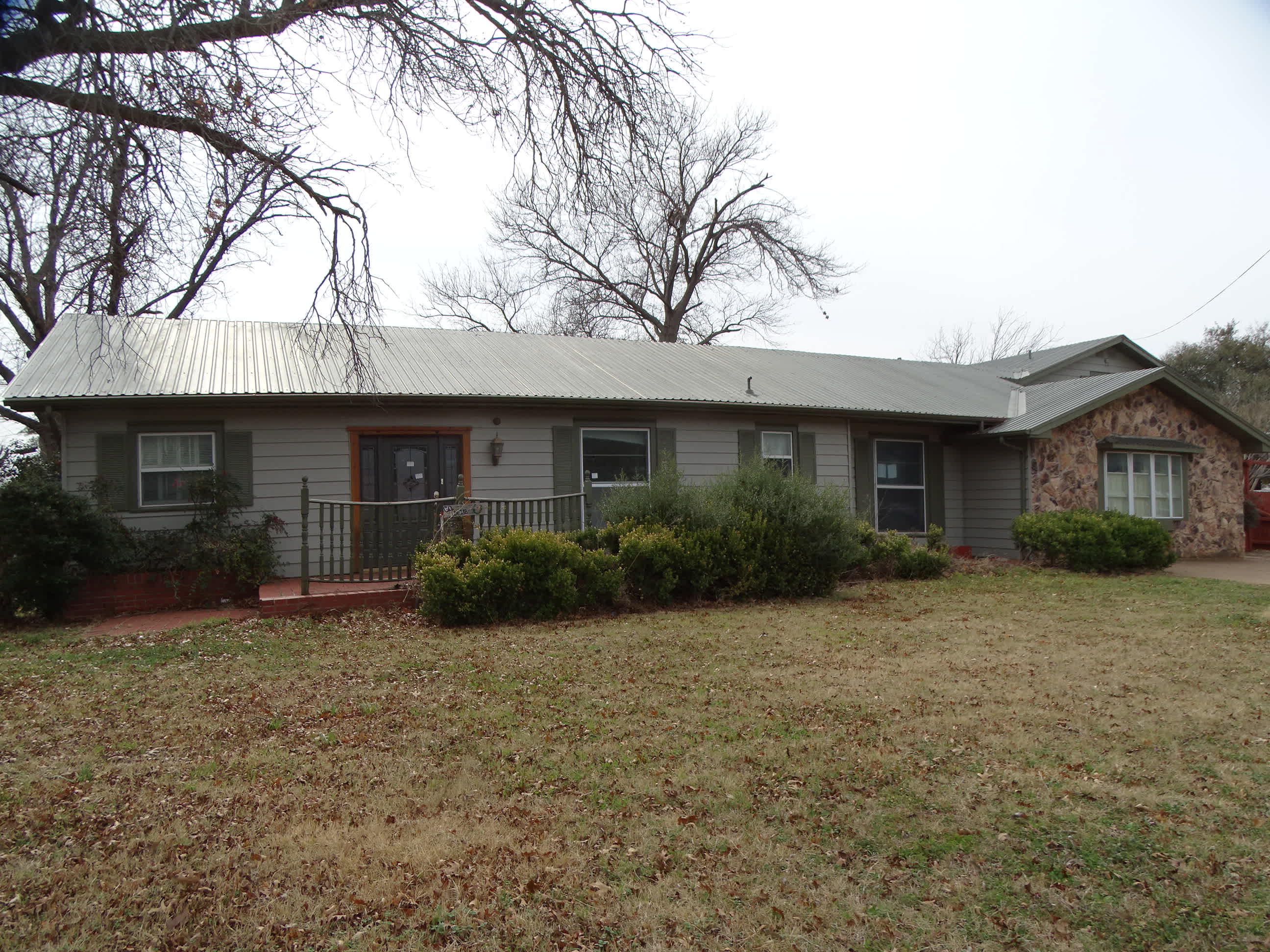 HUD Home — 1305 W Elliott St, Breckenridge, TX 76424 — photo 1