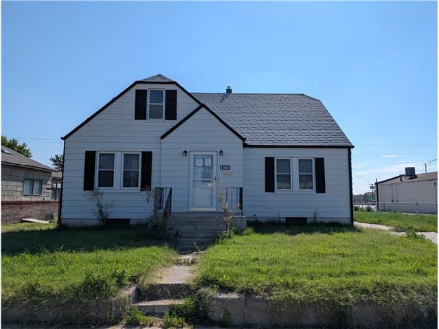 HUD Home — 1010 Stone St, Great Bend, KS 67530 — photo 1