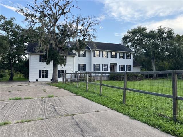 HUD Home — 329 Buffalo Trl, Lake Jackson, TX 77566 — photo 1