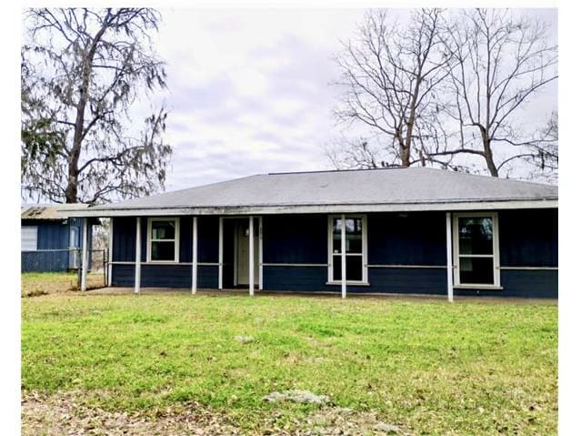 HUD Home — 290 E Taylor Lake, Livingston, TX 77351 — photo 1