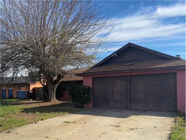 HUD Home — 988 Laurel Ave, Lindsay, CA 93247 — photo 1