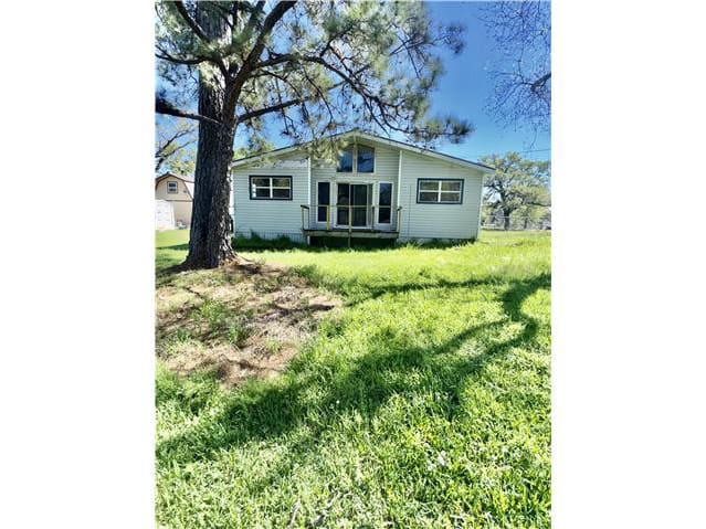 HUD Home — 10 Tomahawk St, Huntsville, TX 77320 — photo 1