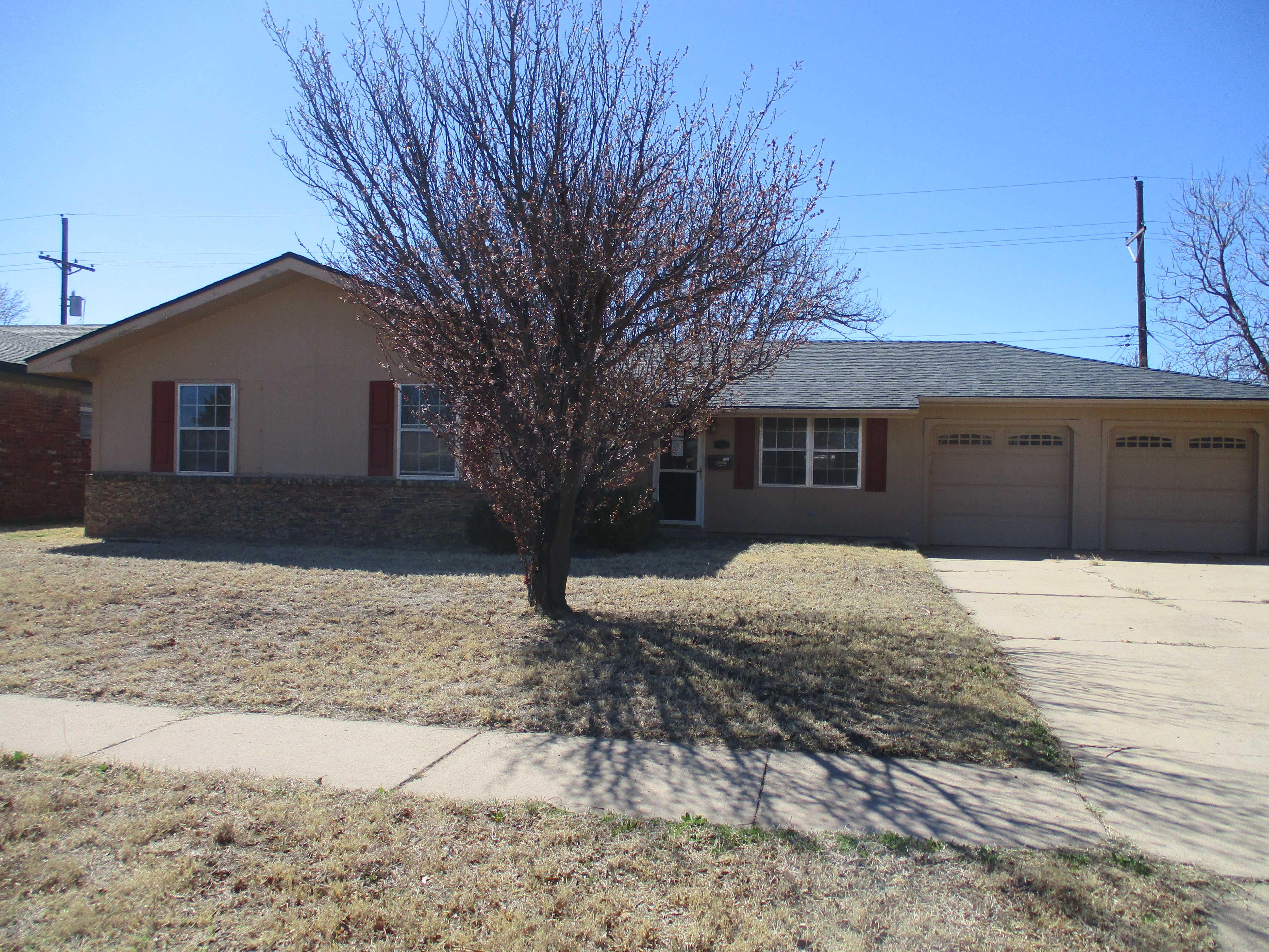 HUD Home — 2725 Comanche Trl, Pampa, TX 79065 — photo 1
