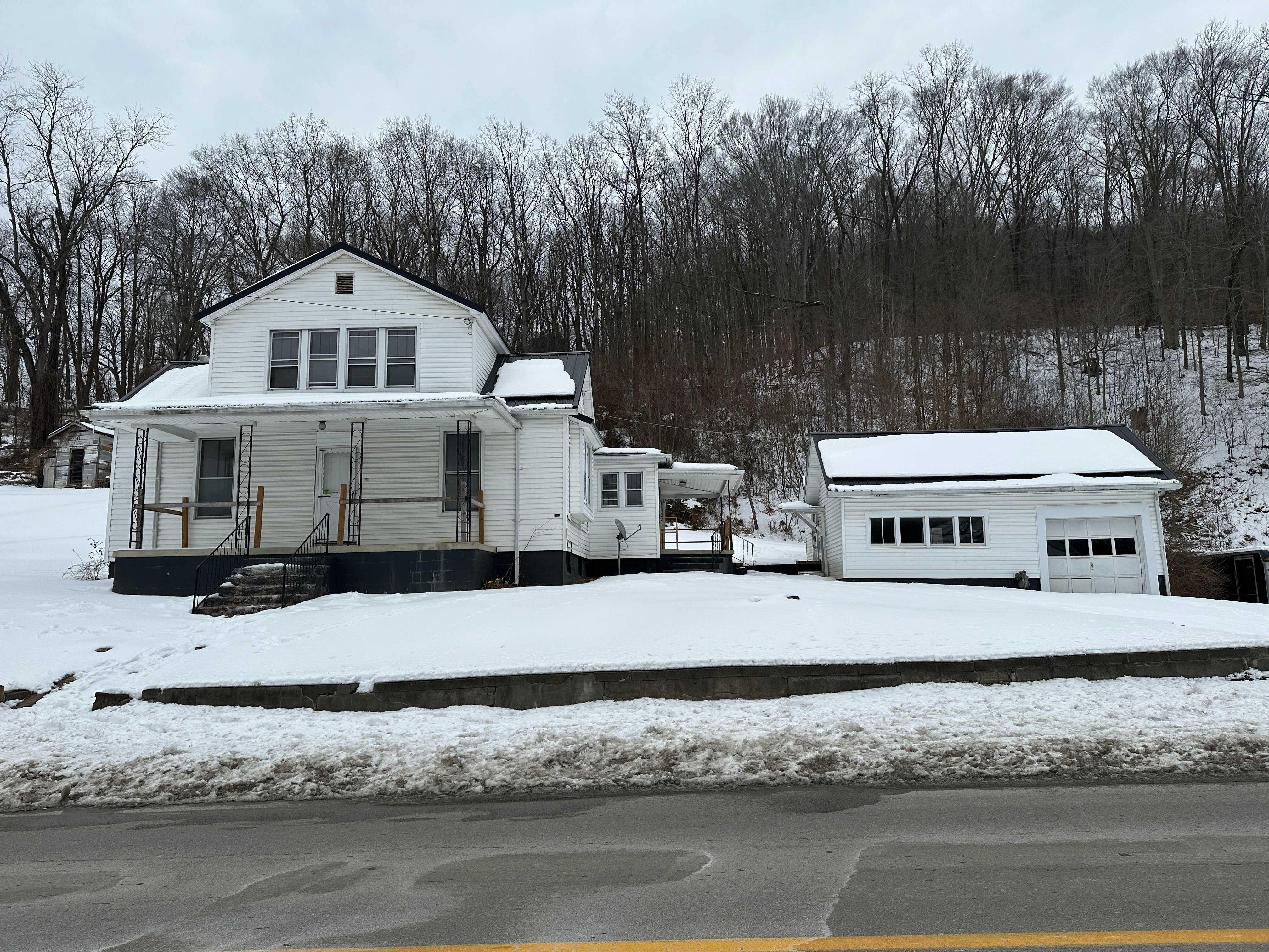 HUD Home — 73 Fairlane Dr, Vanceburg, KY 41179 — photo 1