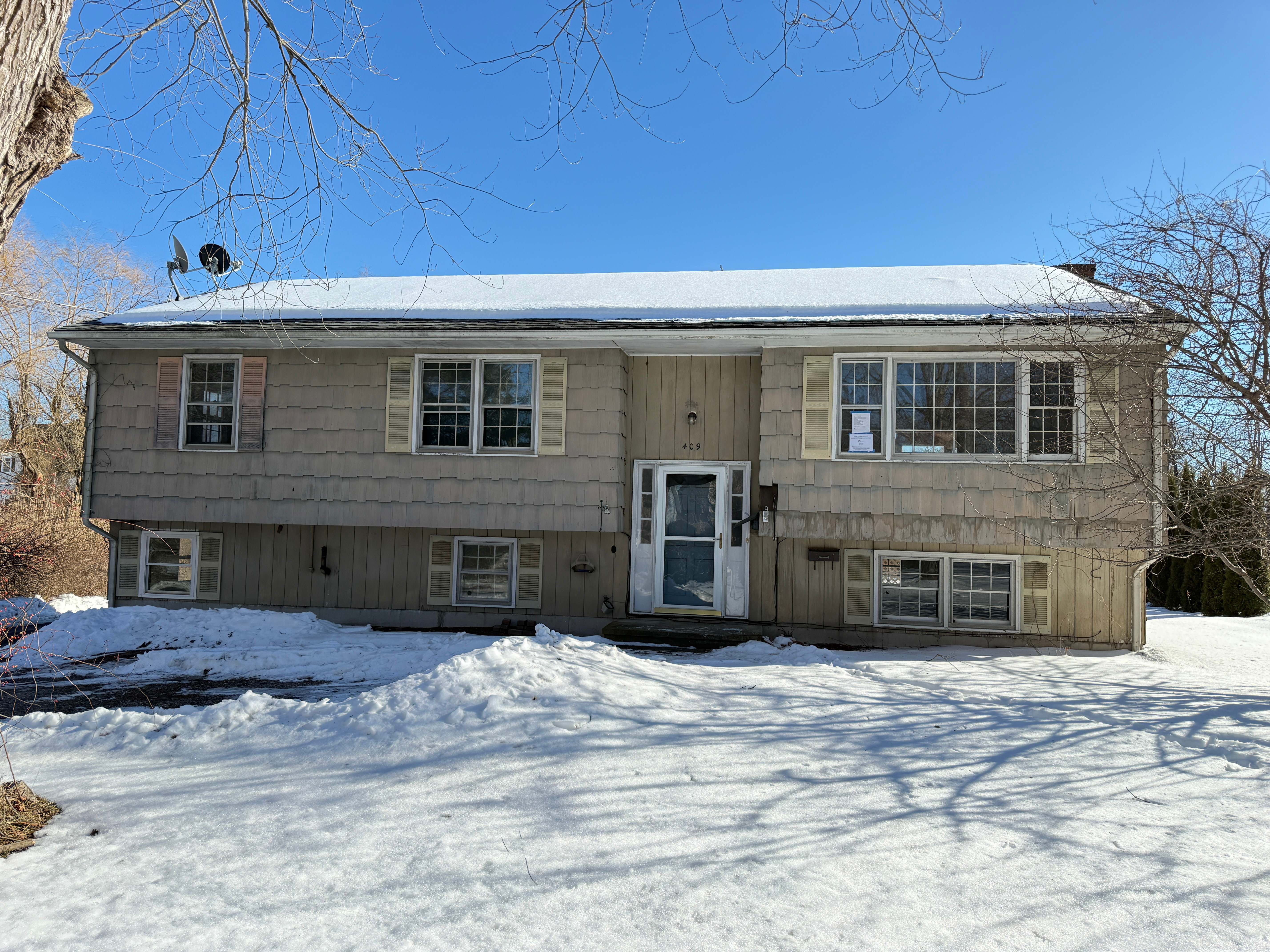 HUD Home — 409 Boston St, Guilford, CT 06437 — photo 1