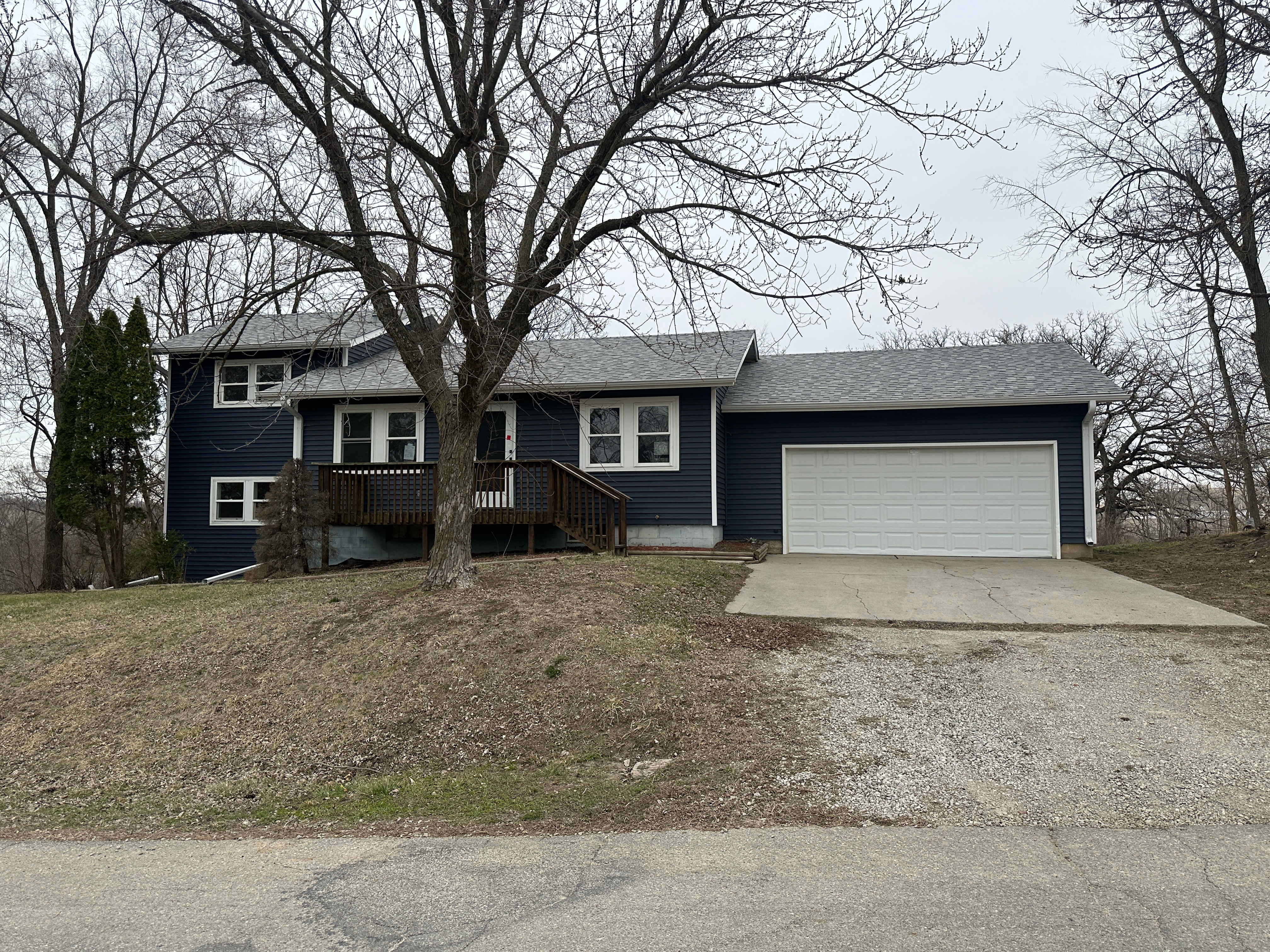 HUD Home — 718 W 8th St N, Newton, IA 50208 — photo 1