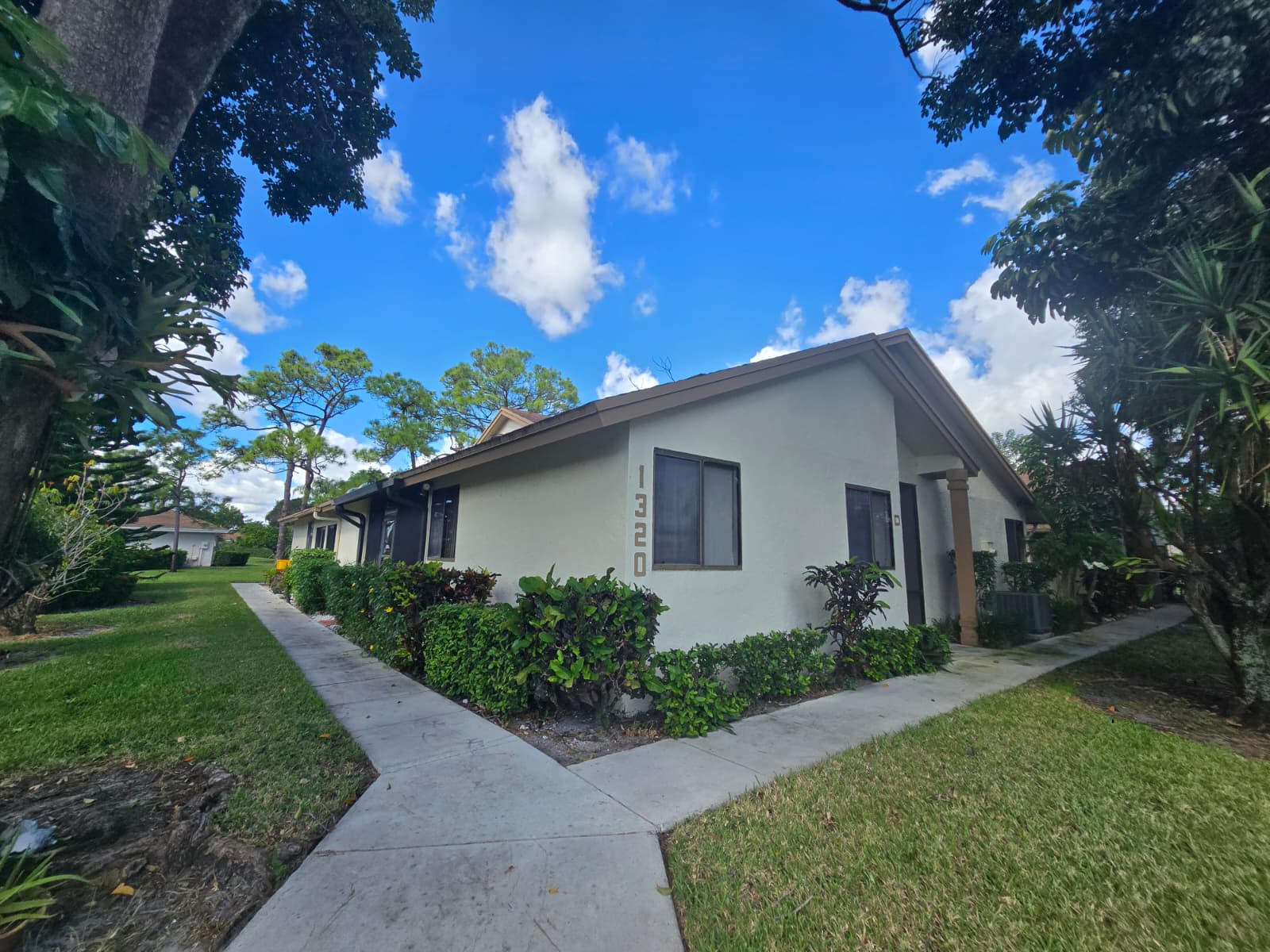 HUD Home — 1320 Nw 29th Ave Unit C, Delray Beach, FL 33445 — photo 1