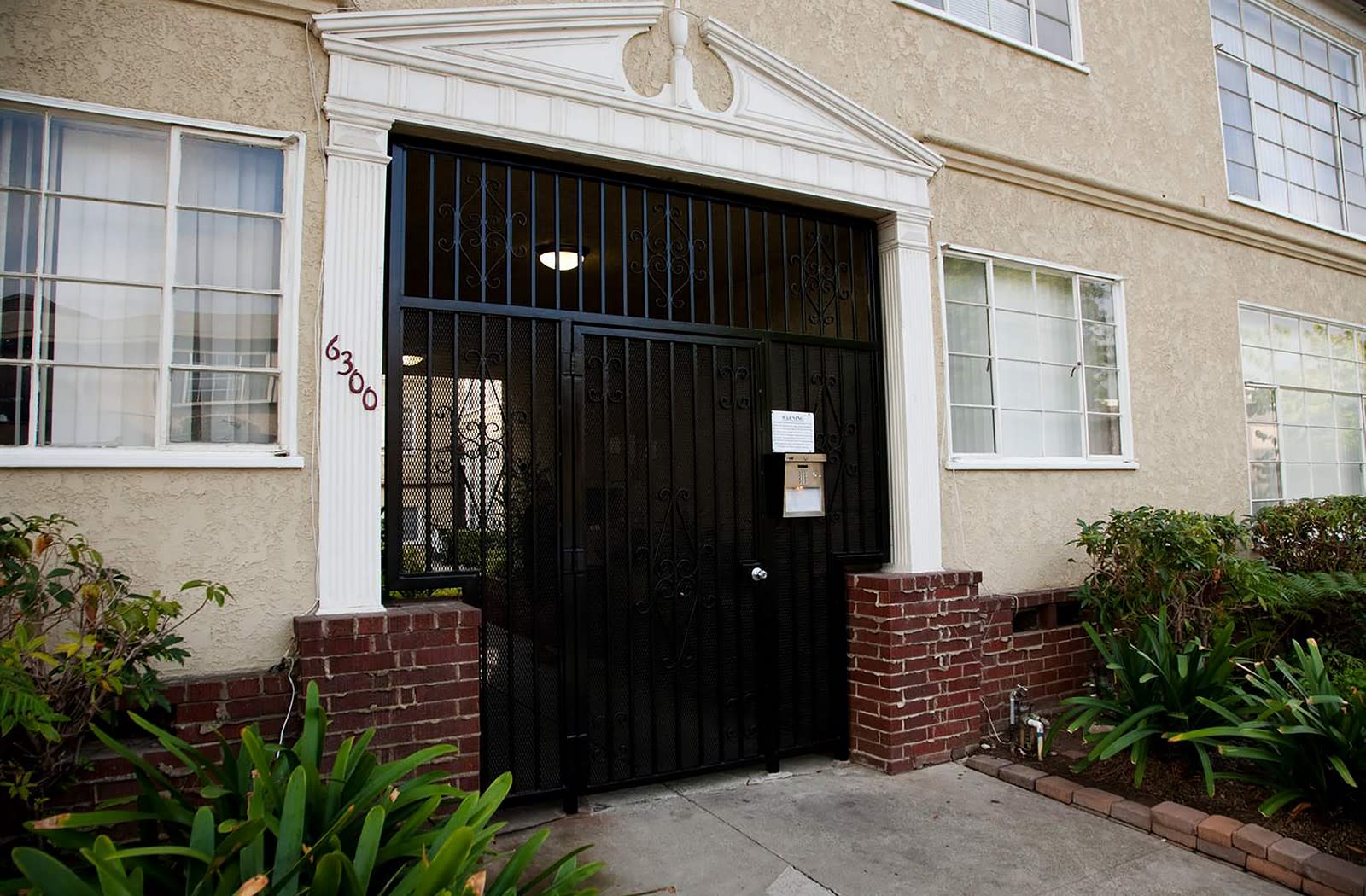 Apartments in MidCity West Los Angeles CA 6300 Orange Street