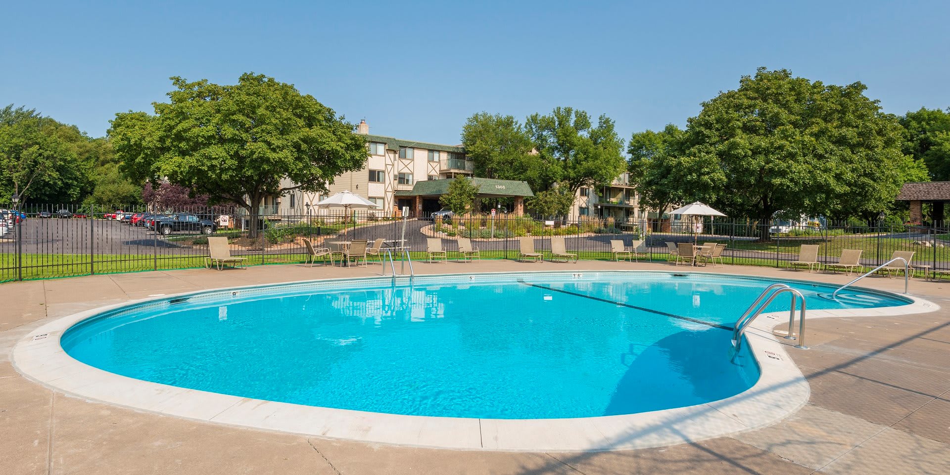Medicine Lake Apartments Apartments in Plymouth, MN