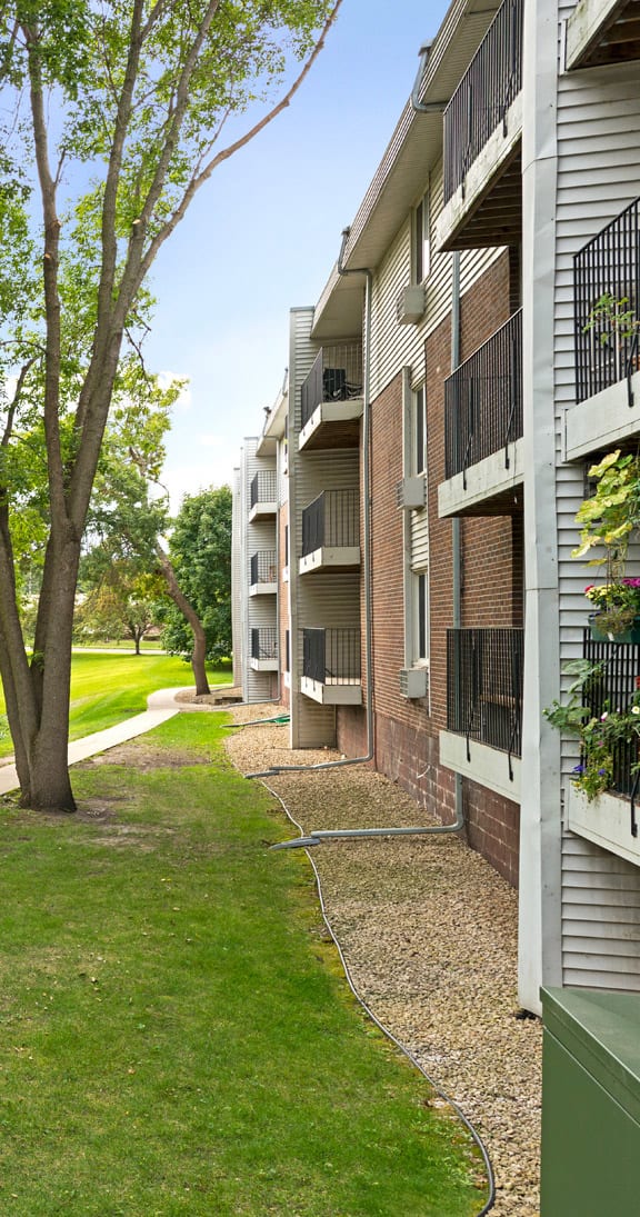 Willow Pond Apartments in Burnsville, MN