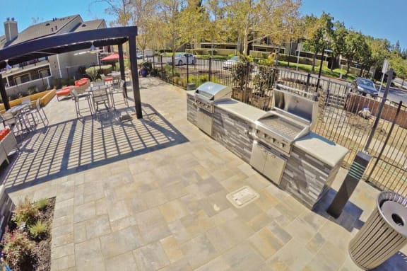 Kirker Creek l BBQ Area BBQ Area Apartments in Pittsburg, CA l Kirker Creek Apartments