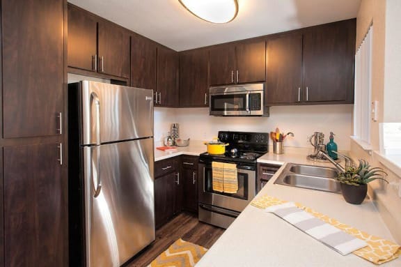 Kirker Creek l Luxury Apartments in Pittsburg CA - Kirker Creek Kitchen
