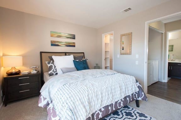 Kirker Creek l Bedroom Bedroom Apartments in Pittsburg, CA l Kirker Creek Apartments