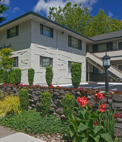 Apartments In Irvington Portland Crown Royal Apartment Homes