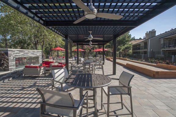Trellis area with seating l Kirker Creek Apartments