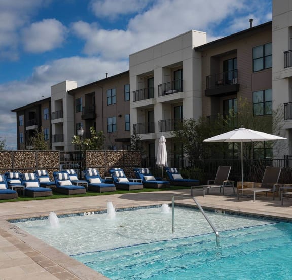Windsor Oak Hill Luxury Apartments in Southwest Austin