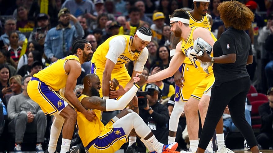 Miami Heat consider former LeBron James teammate for final roster spot after Klay Thompson signing
