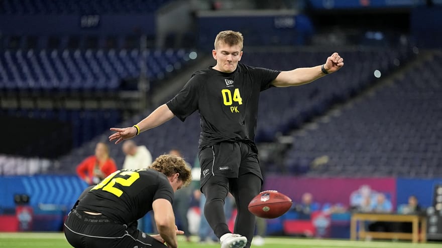 Commanders Kicker Battle Remains Unsettled After First Week of Training Camp