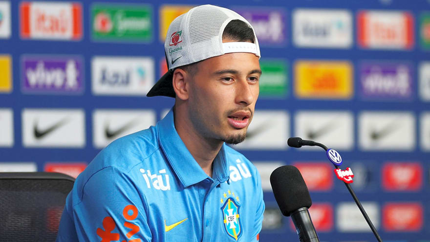 'Makes me feel uncomfortable' Arsenal icon does not like the treatment of Martinelli