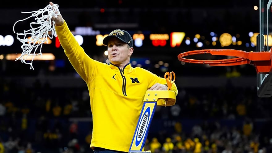 Michigan had the best way of announcing Dusty May's new contract