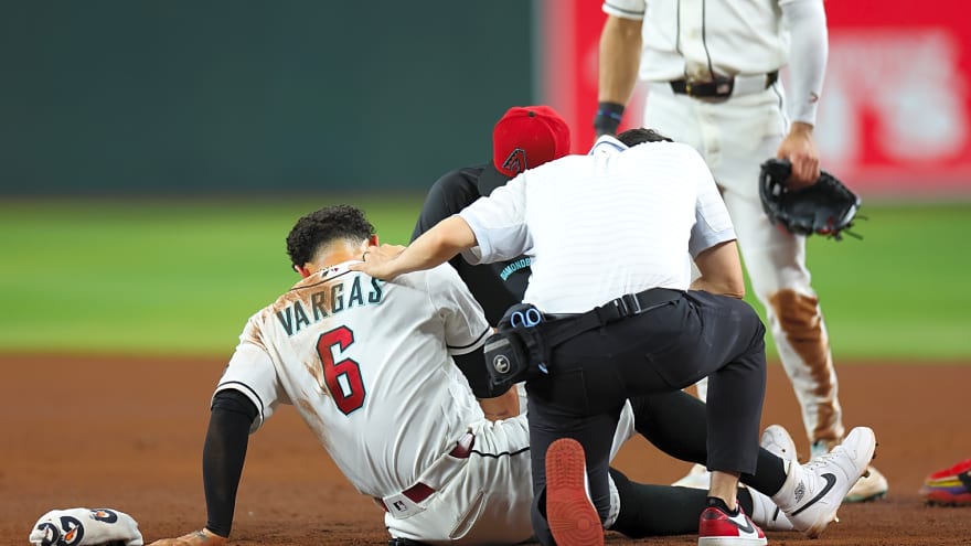 Max Muncy, Ildemaro Vargas get into a violent collision at first base