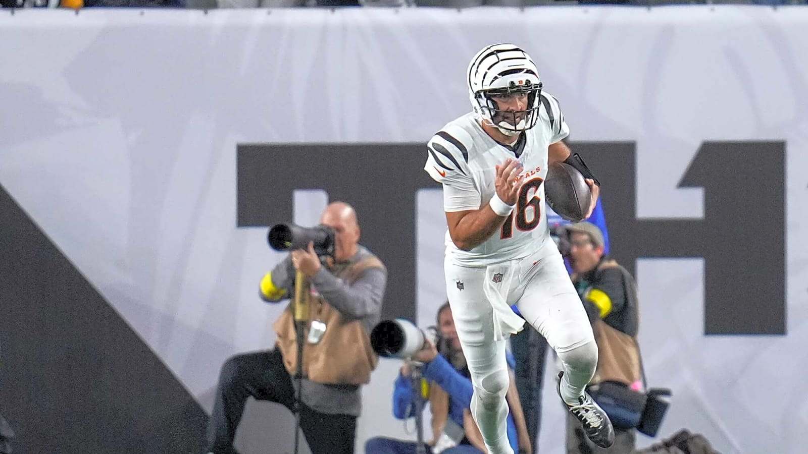 Cincinnati Bengals Quarterback Joe Flacco Turns Back the Clock In Pittsburgh Steelers Win | Yardbarker