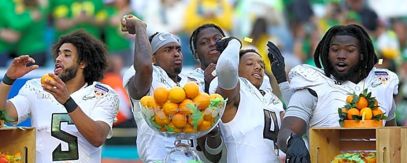 Oregon Stars Bear Alexander and Dante Moore Team Up For Heartfelt Moment