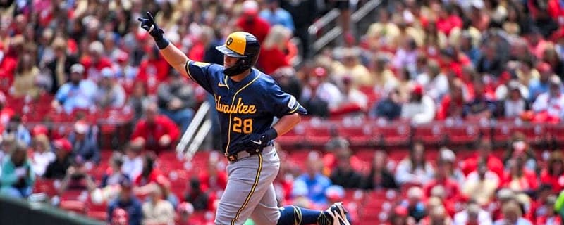 Andrew Vaughn's homer powers Brewers over Cardinals