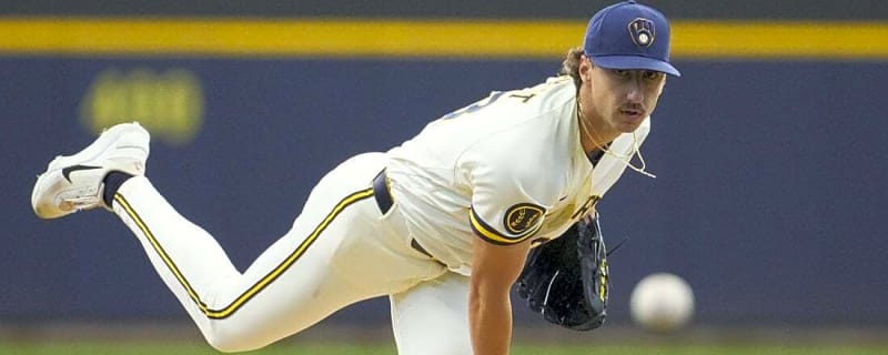 Bunting Brewers squeeze out 2-1 win over Blue Jays