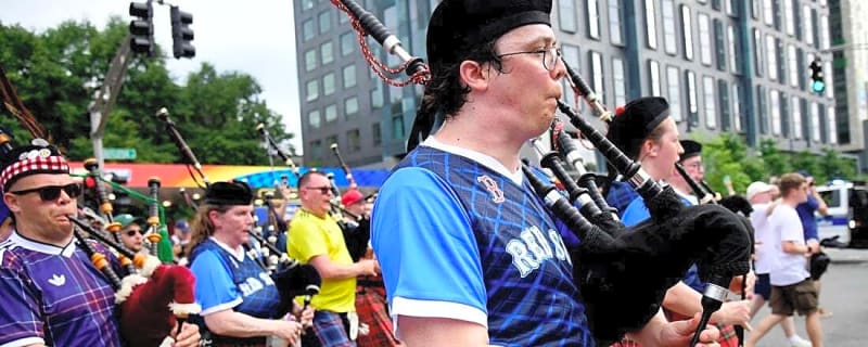 Scottish World Cup fans cloak Fenway Park in song