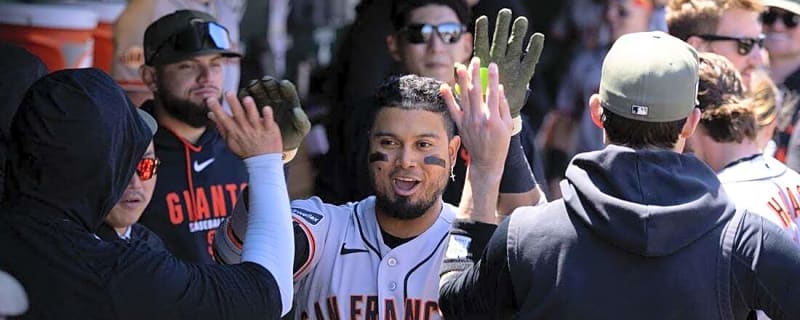 Giants use 8-run 8th to blow open rubber match vs. Athletics