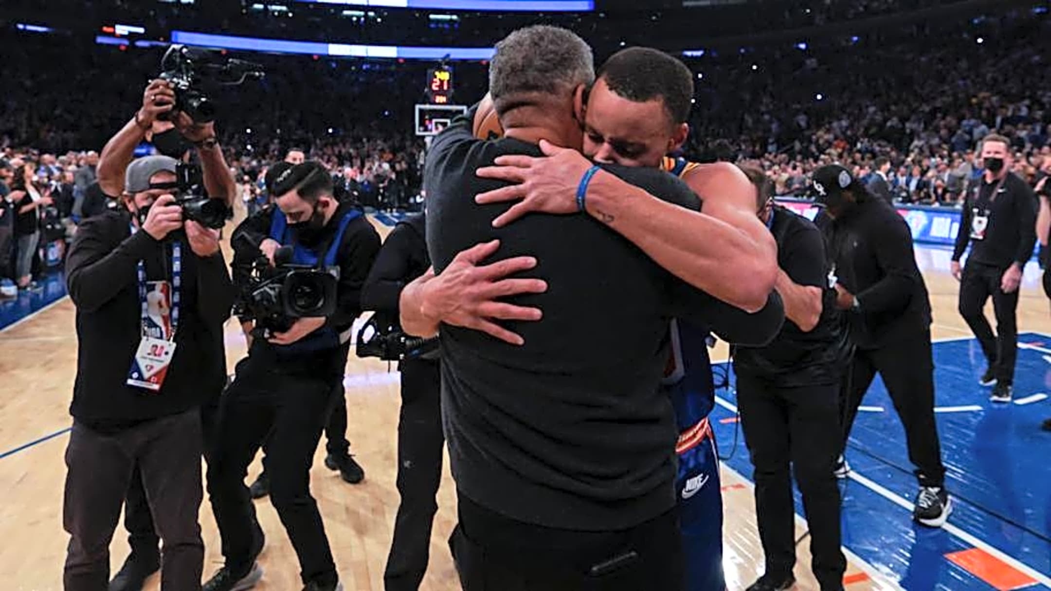 NBA Fans Send Love To Steph Curry After Heartbreaking News | Yardbarker
