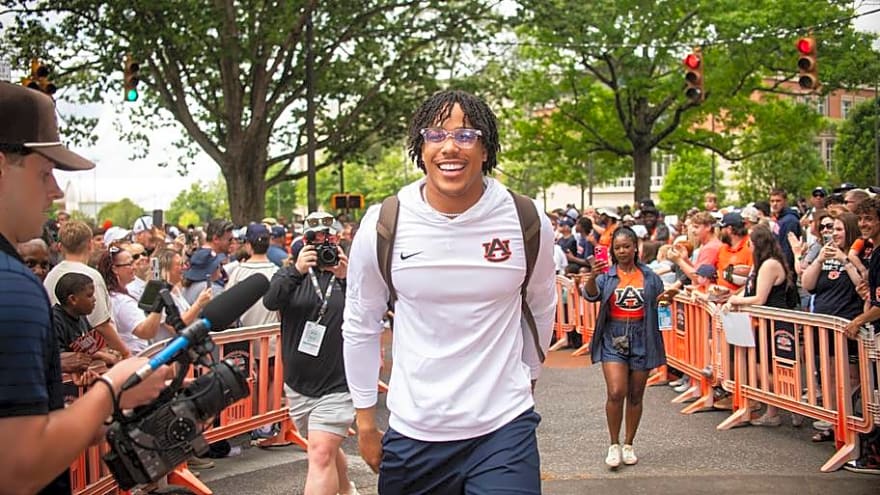 Former Auburn Heisman Winner Hosts Tigers QB To Preview Upcoming Season