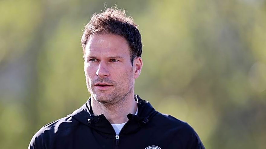 Asmir Begovic tips former Gunner to return to Arsenal in next step as manager