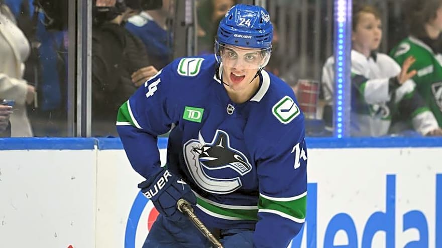 Vancouver Canucks sign future No. 1 defenseman Zeev Buium to an eight-year extension