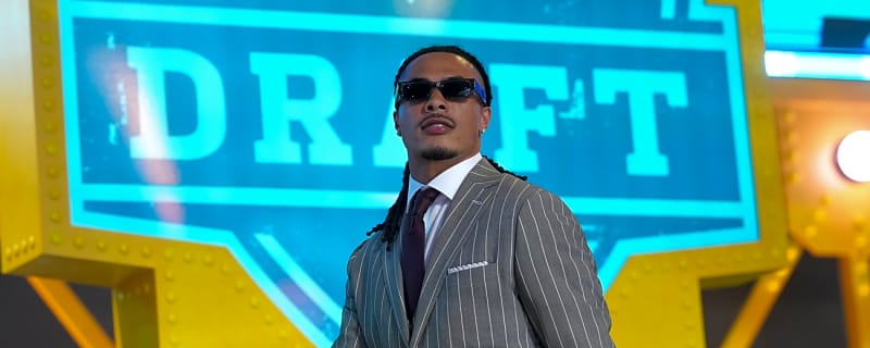 Eagles pull off rare trade with Cowboys to draft potential A.J. Brown replacement