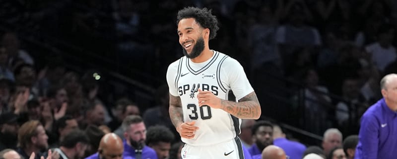 Julian Champagnie puts up historically hot first half in Spurs' win