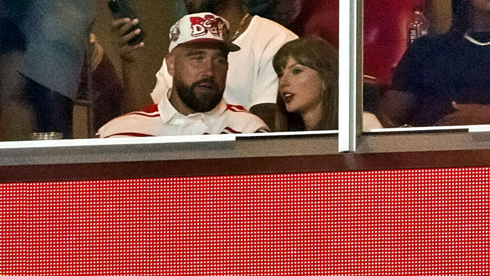 Travis Kelce Had Zero Issues With Taylor Swift’s ‘Ironclad’ $2B Prenup ...
