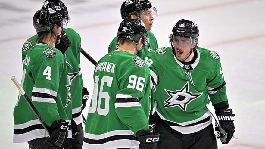 Stars take win streak into playoffs as Wild goalies await